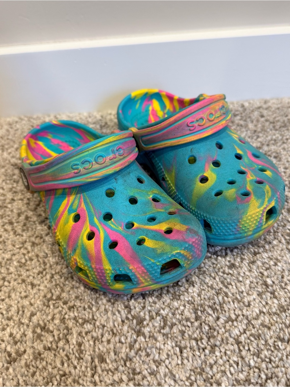 CROCS Kids Tie-Dye Turquoise Pink Yellow Clogs